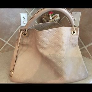 LV Artsy Empreinte MM in Beige